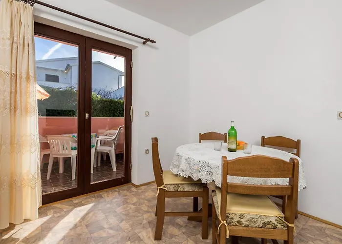 Amazing In Pag With Wifi Apartament Pag Town