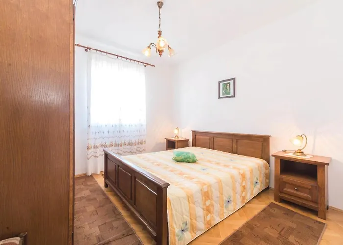 Amazing In Pag With Wifi Apartament *